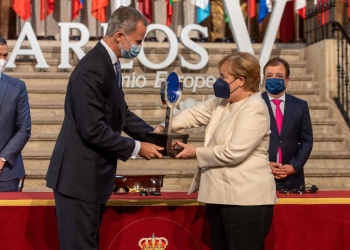 Angela Merkel recibe el ‘Premio Europeo Carlos V’ de manos del rey Felipe