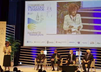 Feijoo elogia la labor de los profesionales del protocolo en el congreso de Santiago de Compostela