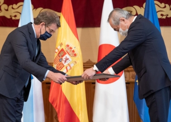 Núñez Feijóo recibe la condecoración Orden del Sol Naciente por el hermanamiento Galicia-Japón