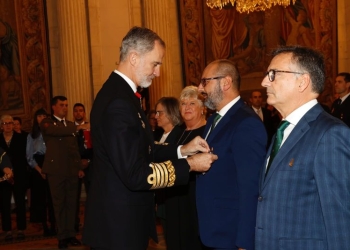 Jesús López Santana, condecorado con la Orden del Mérito Civil que concede el rey Felipe VI