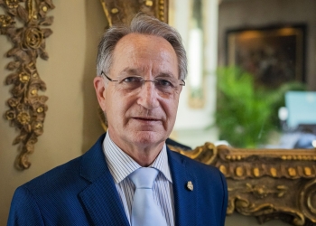 Antonio Sancho, jefe de Protocolo de la Diputación de Cádiz, se jubila tras 40 años de servicio