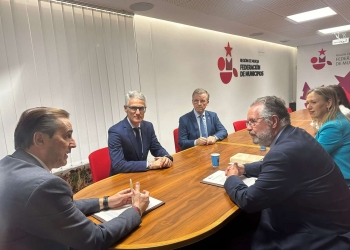 La AEP y la Federación de Municipios de la Región de Murcia firman un convenio de colaboración