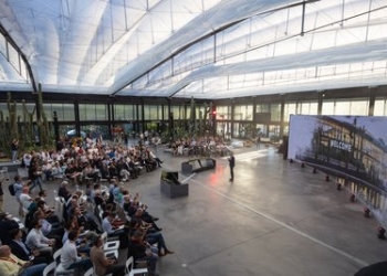 SOMOS Experiences lleva el lanzamiento del Outlander PHEV a Desert City: un despliegue de innovación y sofisticación