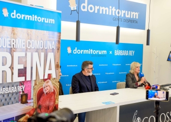 La marca de descanso ‘dormitorum’ se sirve de Bárbara Rey para prometer a sus clientes descansar como la realeza